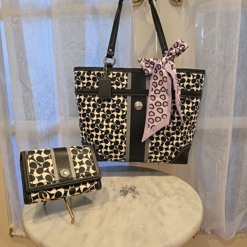 Coach 3pc EUC Chelsea Signature C Tote And Wallet (Comes With Twilly)